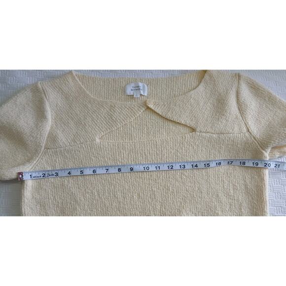 Things Between Short sleeve Keyhole Sweater Cream Size Large - Picture 5 of 7